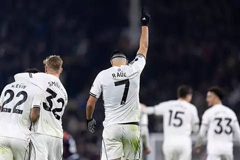 فولهام يقهر نوتنجهام فورست بركلة جزاء في الدوري الإنجليزي